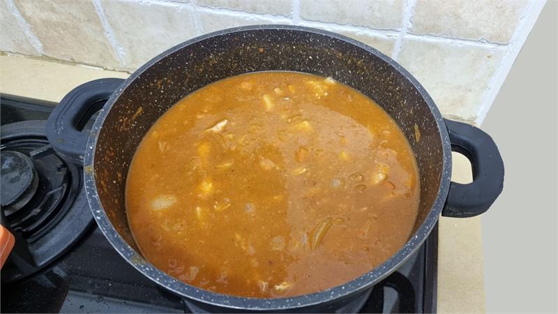 מרק שעועית ועוף לשניים