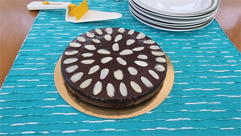 עוגת שוקולד ושקדים נהדרת בתבנית קוטר 18 ס"מ