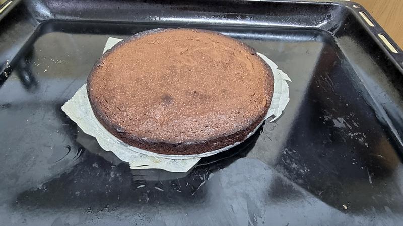 עוגת שוקולד ושקדים נהדרת בתבנית קוטר 18 ס"מ