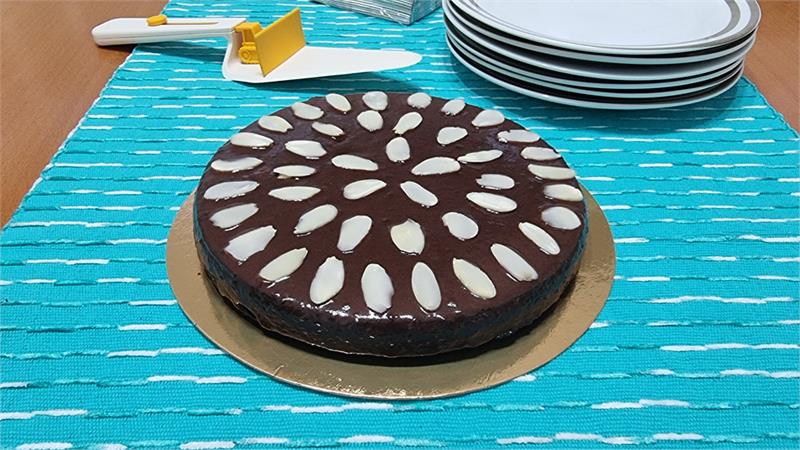 עוגת שוקולד ושקדים נהדרת בתבנית קוטר 18 ס"מ