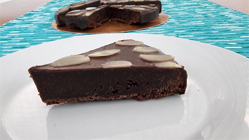 עוגת שוקולד ושקדים נהדרת בתבנית קוטר 18 ס"מ