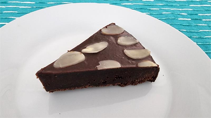 עוגת שוקולד ושקדים נהדרת בתבנית קוטר 18 ס"מ