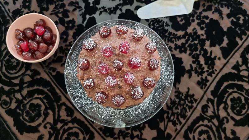 עוגת היער השחור לשניים, עוגת שוקולד ודובדבנים בתבנית 15 ס"מ