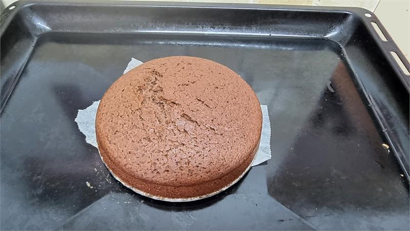 עוגת היער השחור לשניים, עוגת שוקולד ודובדבנים בתבנית 15 ס"מ