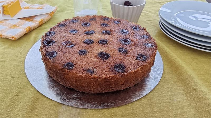 עוגת דובדבנים הפוכה הכי טעימה וקלה להכנה