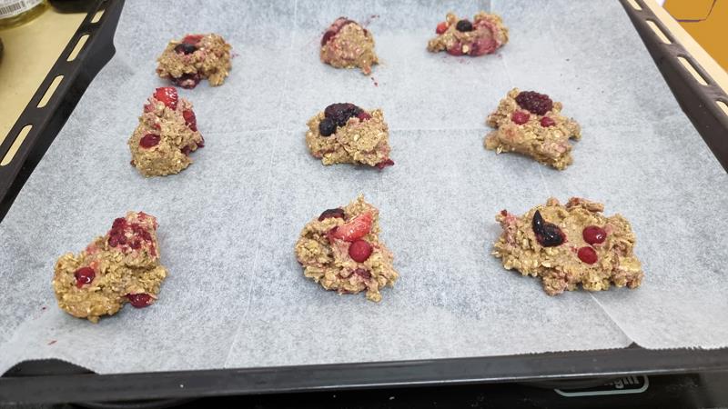 עוגיות שיבולת שועל ופירות יער טעימות מתוקות ומהירות הכנה