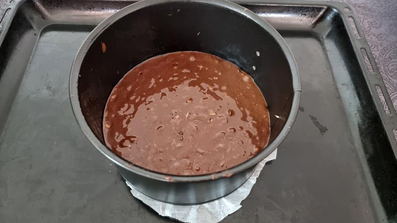 עוגת שוקולד ושמן זית עם שקדים הכי מדהימה בתבנית 18 ס"מ