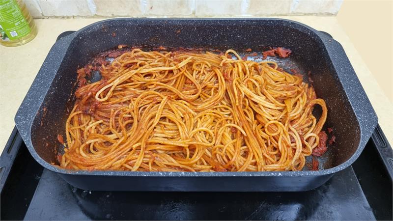 ספגטי בתנור ברוטב עגבניות קל להכנה וטעים