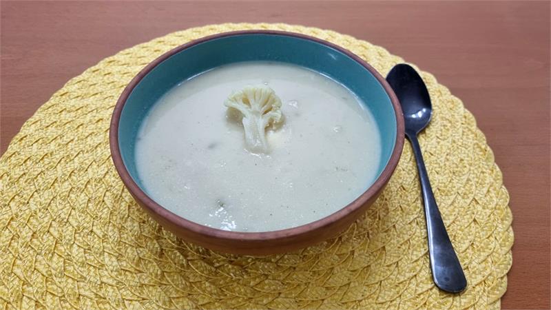 מרק כרובית קרמי מ-4 מרכיבים בלבד קל להכנה וטעים מאוד