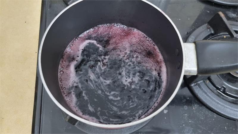 עוגת שוקולד עם יין אדום וסירופ יין אדום בתבנית 18 ס"מ