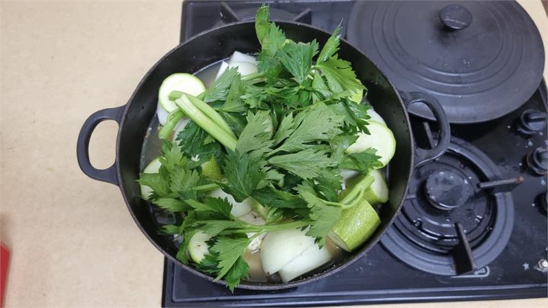 מרק ירקות עם עוף הכי קל להכנה