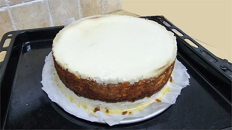 עוגת גבינה עם קרם לימון וציפוי שמנת חמוצה, עוגת גבינה צהובה 