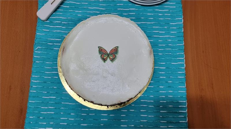 עוגת גבינה עם קרם לימון וציפוי שמנת חמוצה, עוגת גבינה צהובה 