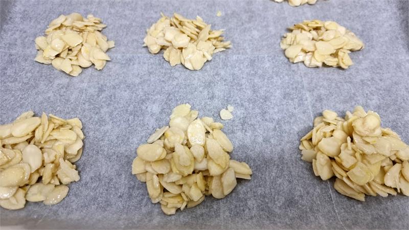 עוגיות שקדים ללא קמח וללא מיקסר