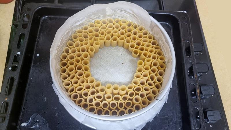 עוגת פסטה ריגטוני ברוטב עגבניות הכי טעימה וקלה להכנה