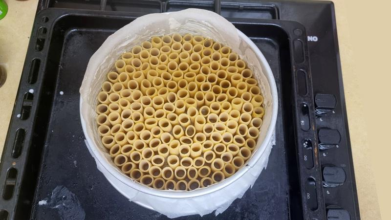 עוגת פסטה ריגטוני ברוטב עגבניות הכי טעימה וקלה להכנה