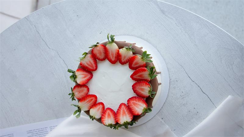 ציפוי שוקולד לבן לעוגה ב-5 דקות עבודה