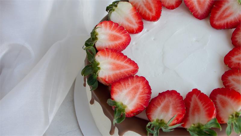 ציפוי שוקולד לבן לעוגה ב-5 דקות עבודה