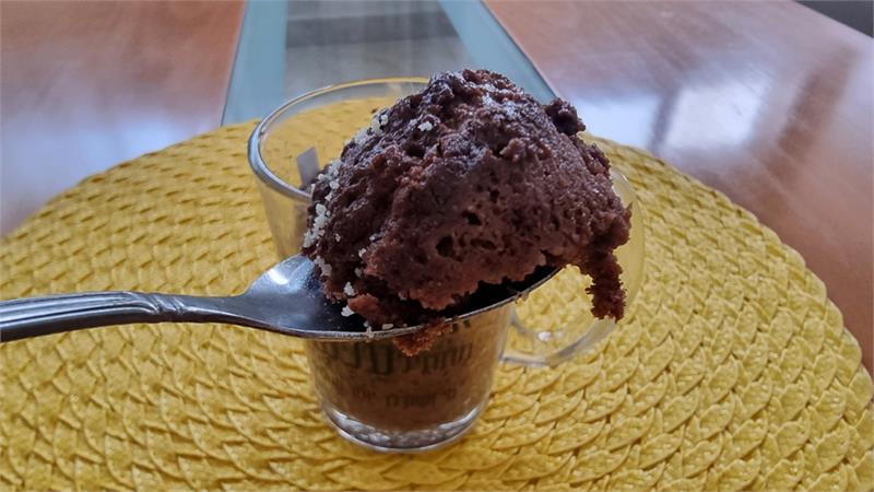 עוגת מאג שוקולד קמח בננה ירוקה, עוגת שוקולד קמח בננה ירוקה בספל מוכנה ב-5 דקות עבודה