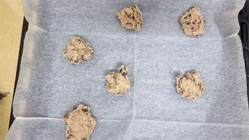 עוגיות קמח בננה ירוקה עם שוקולד צי'פס 