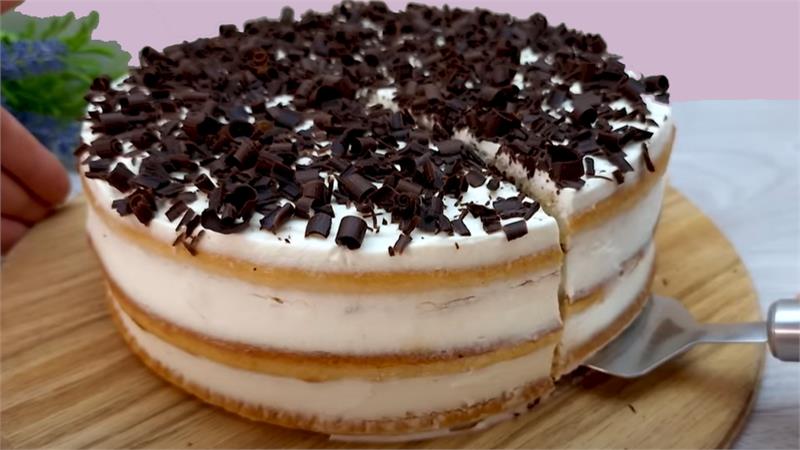 עוגת פנקייק חלב מרוכז על מחבת ובקלי קלות. הכנת עוגה ללא תנור וללא אפייה