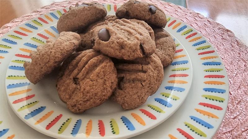 עוגיות ממרח שקדים ושוקולד צ'יפס ללא גלוטן 