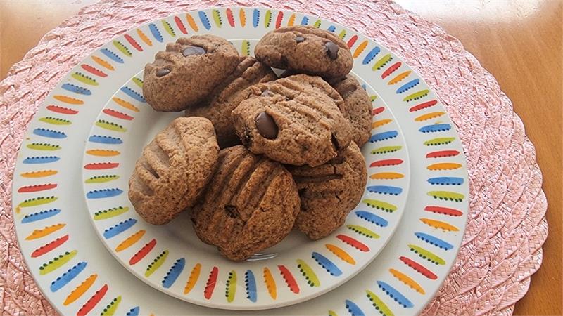 עוגיות ממרח שקדים ושוקולד צ'יפס ללא גלוטן 