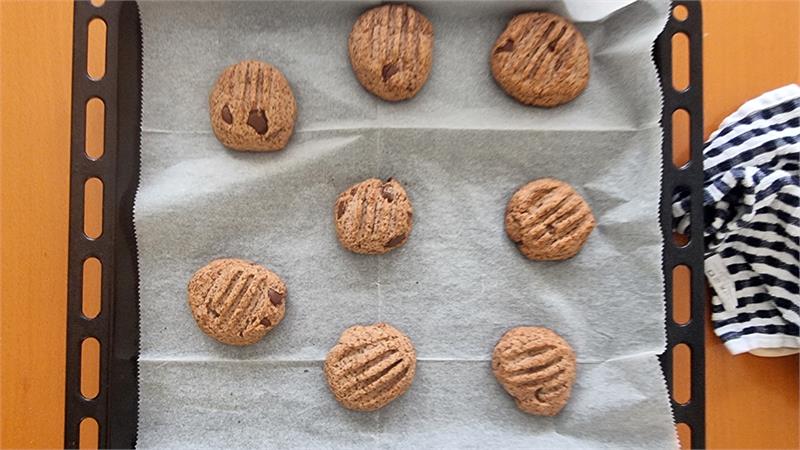 עוגיות ממרח שקדים ושוקולד צ'יפס ללא גלוטן 