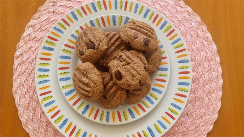 עוגיות ממרח שקדים ושוקולד צ'יפס ללא גלוטן 