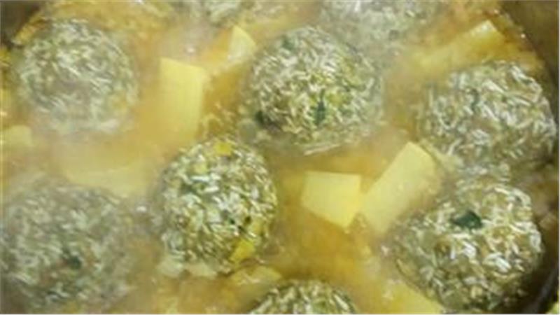 קציצות קיפודים עם אורז ובשר טחון