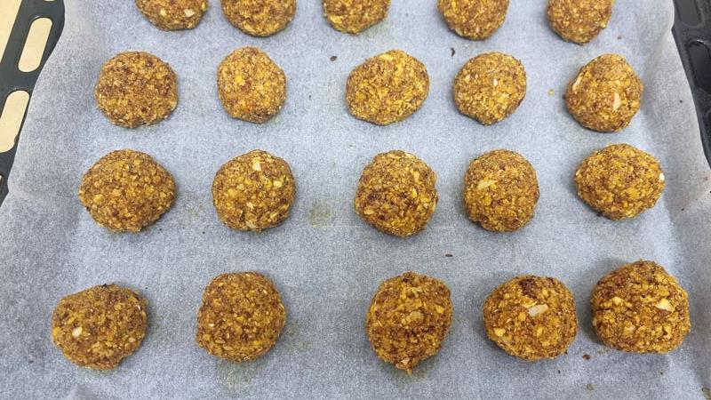 קציצות טופו וקמח עדשים הכי טעימות בעולם ברוטב עגבניות עסיסי