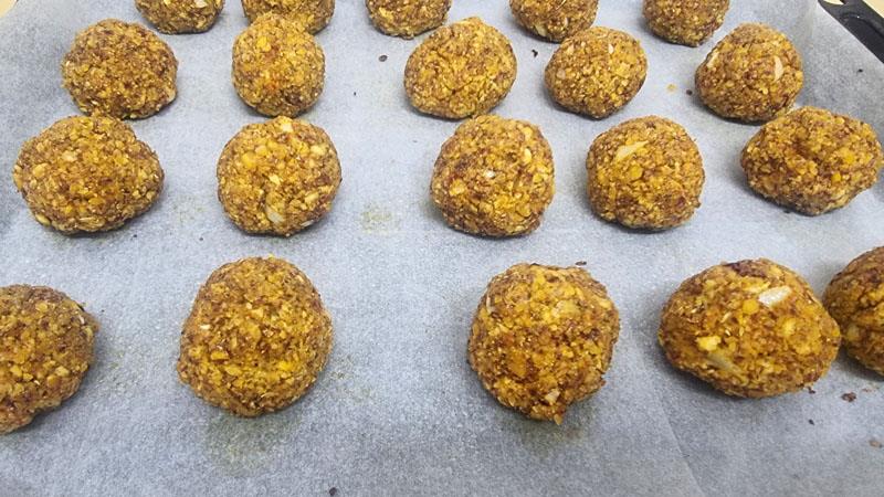 קציצות טופו וקמח עדשים הכי טעימות בעולם ברוטב עגבניות עסיסי