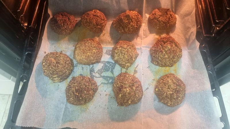 קציצות כרובית עם קמח עדשים בריאות וטעימות ללא מוצרים מהחי