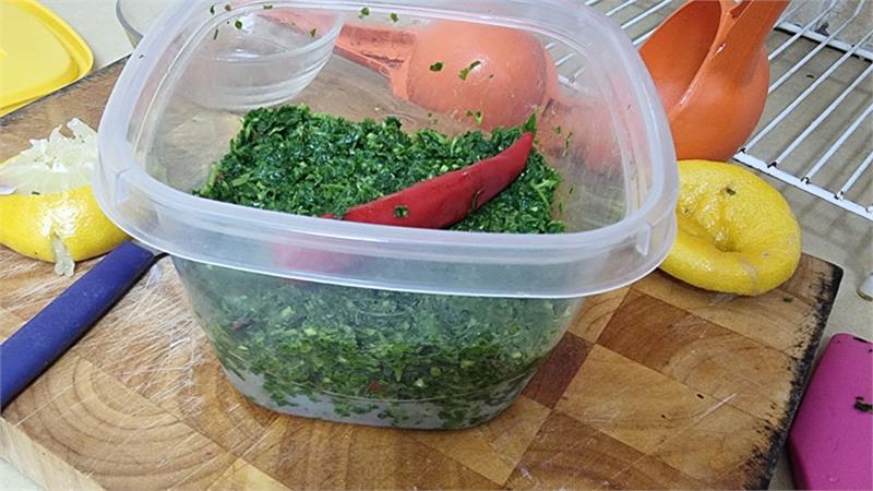 ממרח פטרוזיליה תוספת בריאה וטעימה ב-5 דקות עבודה