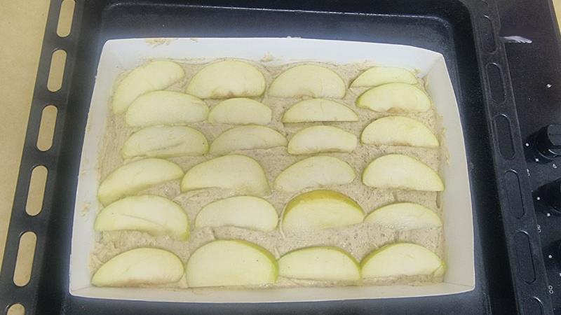 עוגת תפוחים הכי קלה להכנה בתבנית מרובעת 