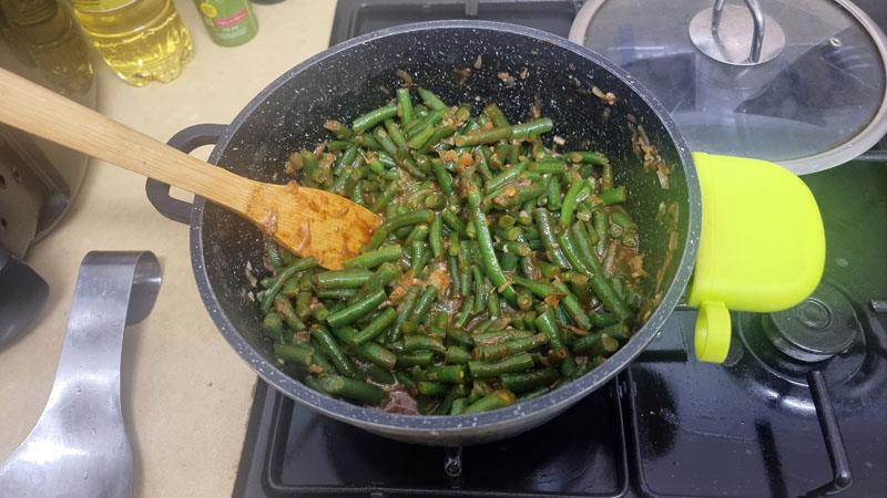 שעועית ירוקה ברוטב עגבניות בקלי קלות