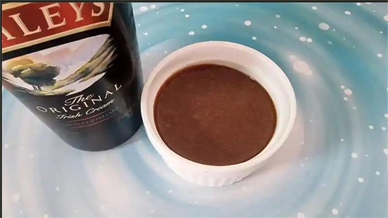 מוס שוקולד עם אייריש קרים