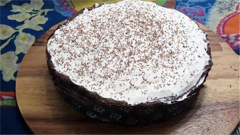 פאי שוקולד עם קרמל, בננה וקצפת