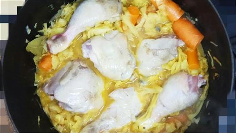 תבשיל עוף וכרוב לבן