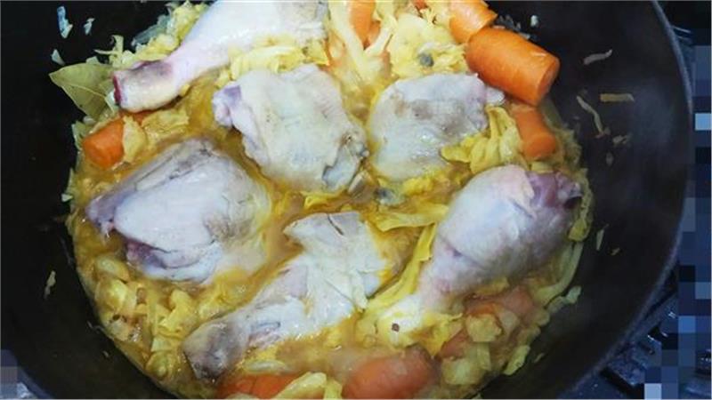 תבשיל עוף וכרוב לבן