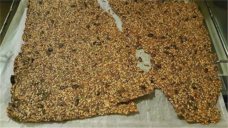 קרקר בריאות. טבעוני. ללא גולטן. ללא סוכר ודל פחממות.