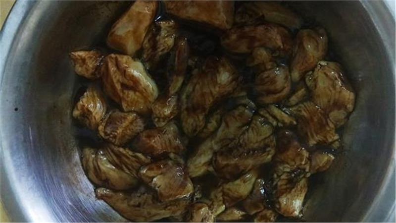 תבשיל חזה עוף עם אספרגוס ורוזמרין