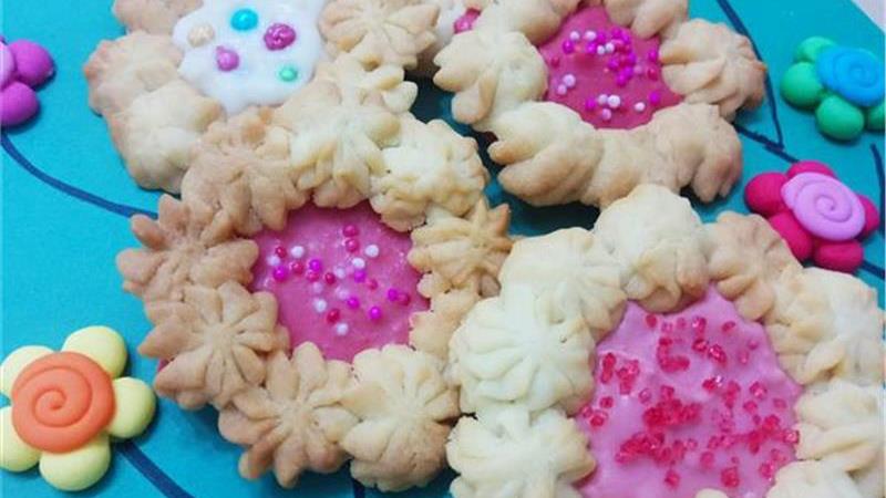 עוגיות פרחים עם שוקולד צבעוני