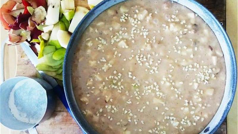 עוגת אגסים ותפוחים אדומים