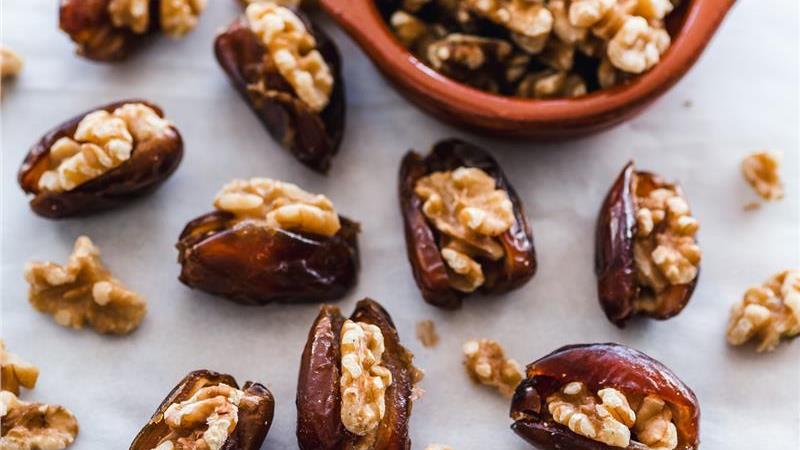 סנדוויץ' תמר ואגוזי מלך טעים להפליא