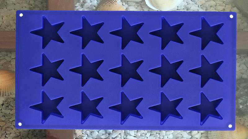 קישוטים כמו בצק סוכר, הכנת קישוטים לעוגה בתבניות סיליקון