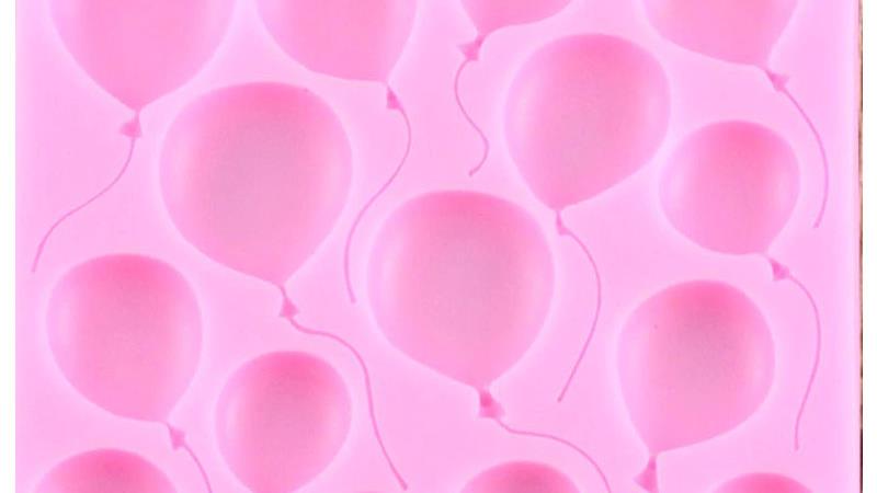 קישוטים כמו בצק סוכר, הכנת קישוטים לעוגה בתבניות סיליקון