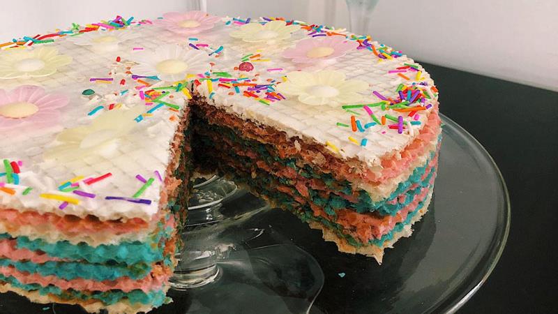 עוגת עלי וופל צבעוני, עוגת וופלים צבעונית