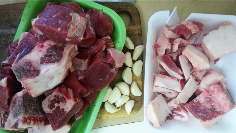 תבשיל חזה בקר עם ירקות שורש וכרובית