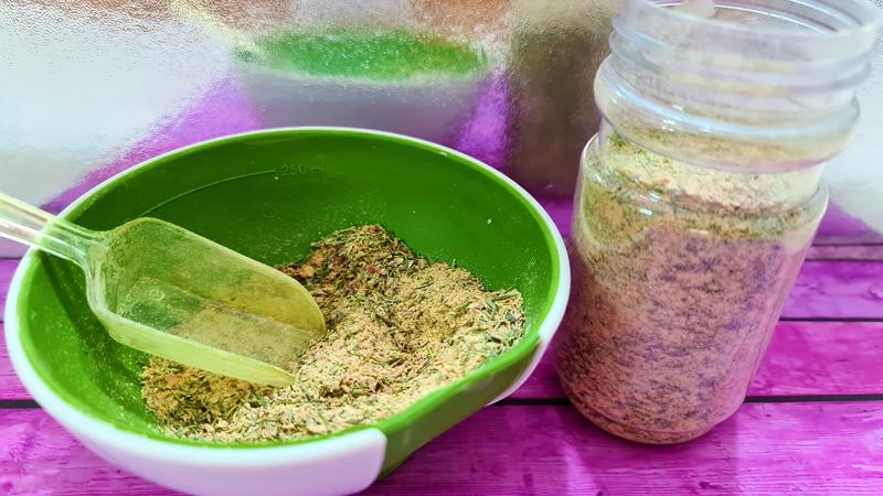 שיפודי חזה עוף למנגל מתובלים בתערובת ג'ולוף, מעדן עוף מהמטבח האפריקאי